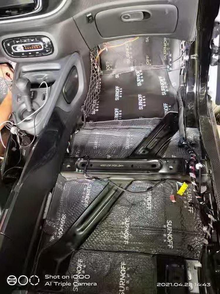 3，使用SO450T隔音垫对仪表台下方做隔音处理.jpg