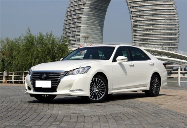 1改装车型——丰田皇冠.jpg