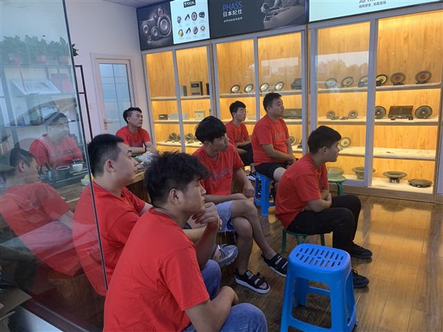 1626858453494190068.jpg 3店员们十分认真.jpg