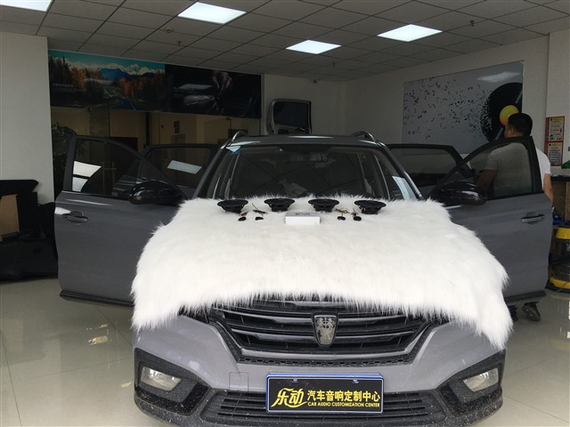 2改装车型——荣威RX3.jpg