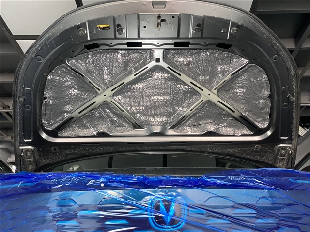 2 .引擎盖隔音，可以减少发动机产生的共振传入车厢.jpg