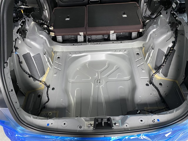 1645060253009762149.jpg 2空溜溜的尾箱钣金.jpg