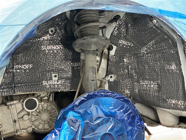 2.轮弧第一层汽车隔音改装，贴SU300减震胶，抑制钣金共振.jpg
