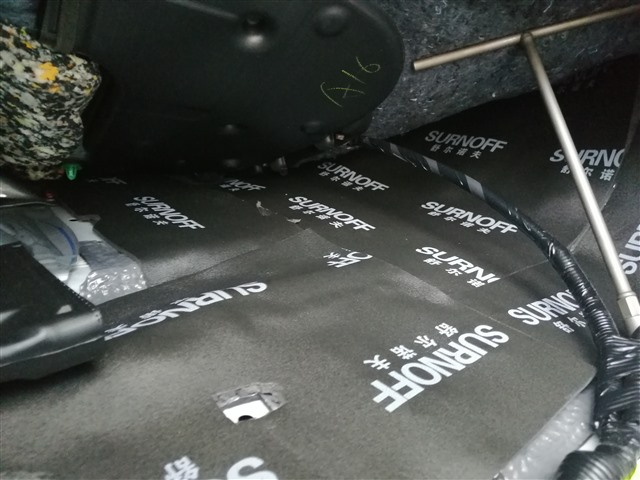 7.脚踏位第二层S0450T隔音垫.jpg