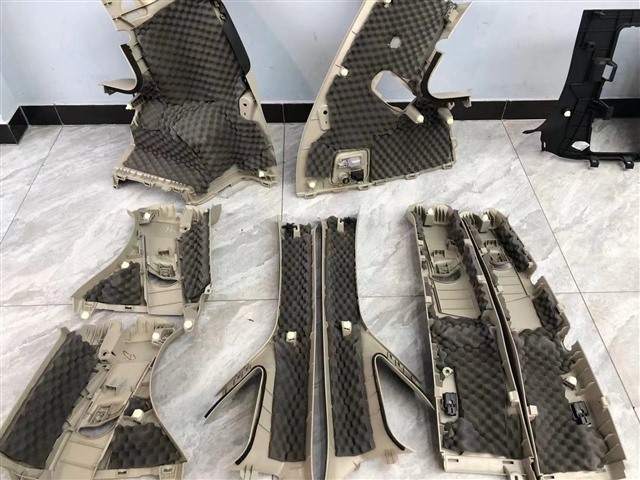 原车塑料盖板贴上SR150高弹棉.jpg