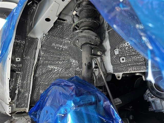 2-1轮弧使用SU300减震胶进行第一层隔音降噪.jpg